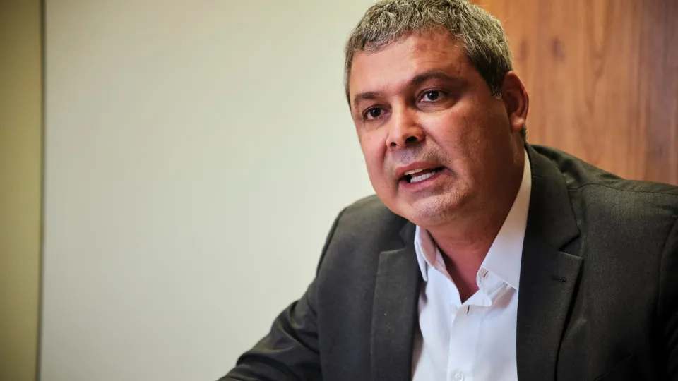 Líder do PT recorre para levar a plenário arquivamento de cassação de Eduardo Bolsonaro - img