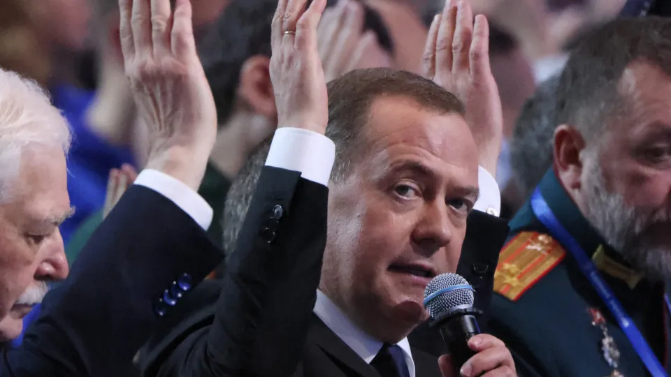Medvedev ironiza a fala de Trump sobre submarinos nucleares - img