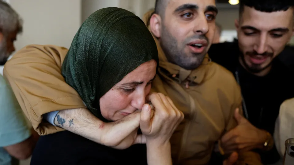Palestino libertado por Israel descobre que família morreu em Gaza - img
