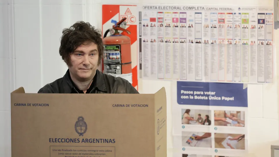 Partido de Milei vence eleições legislativas argentinas com maioria - img