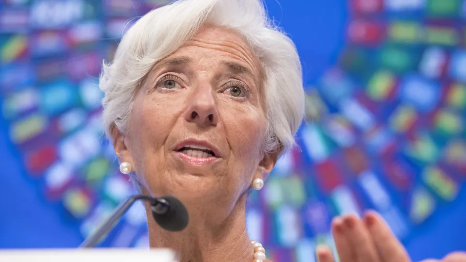 BCE continuará ajustando política conforme necessário para manter inflação na meta, diz Lagarde - img