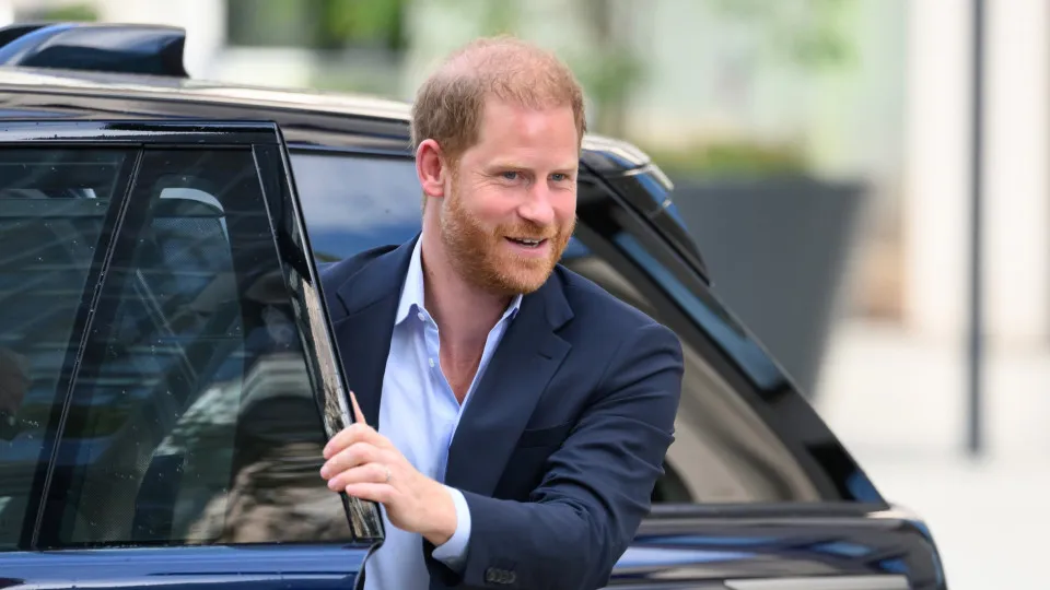 Príncipe Harry suspeita de stalker e pede reforço na segurança para voltar à Inglaterra - img
