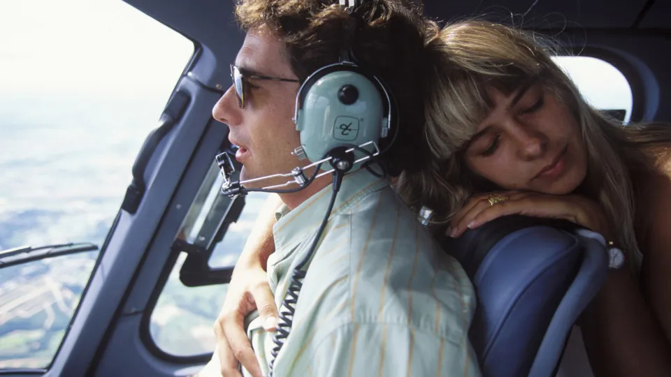 Série dá versão de Adriane Galisteu sobre namoro com Ayrton Senna - img
