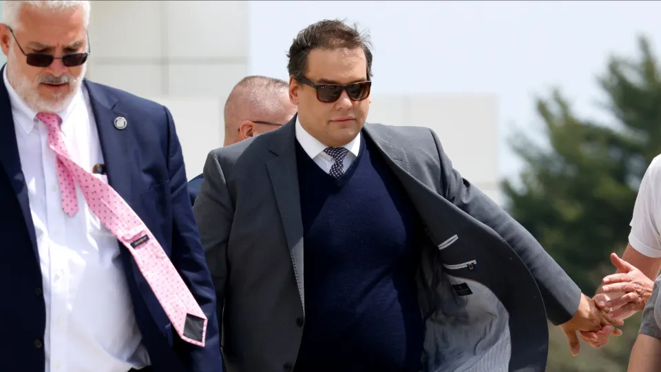 Trump 'perdoa' George Santos, ex-deputado dos EUA filho de brasileiros - img