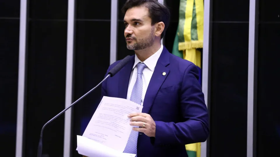 União Brasil abre processo de expulsão contra Sabino após ministro decidir ficar no governo Lula - img