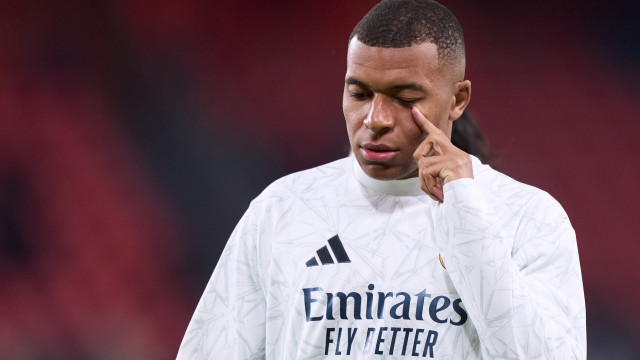 Vinícius Júnior se irrita ao ser substituído e causa tensão no clássico - img