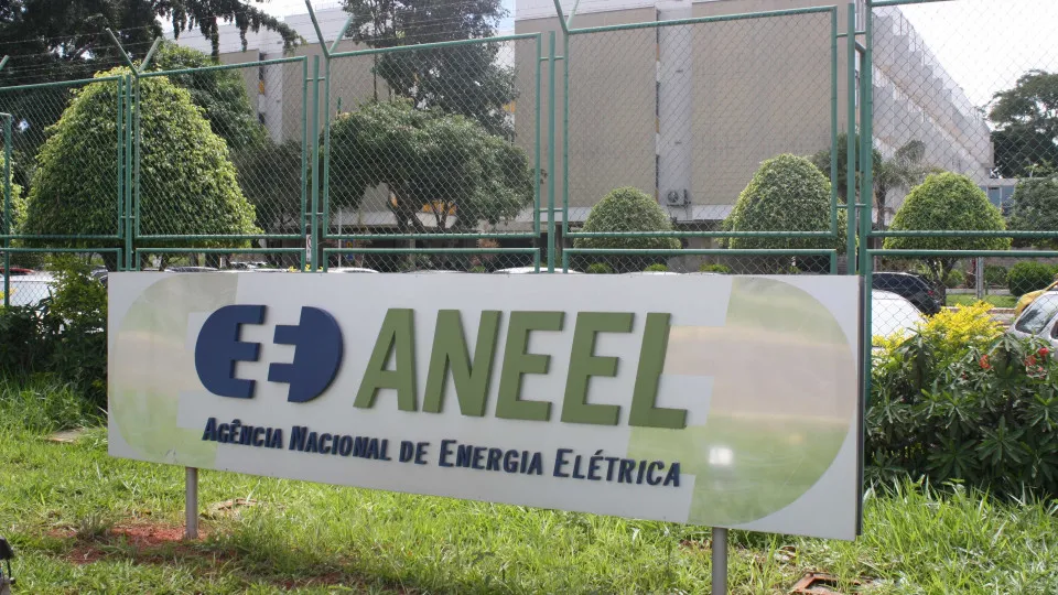 Aneel quer que preço da conta de luz mude conforme horário do dia - img