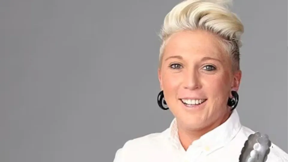 Apresentadora de TV e chef de cozinha morre em acidente de helicóptero - img