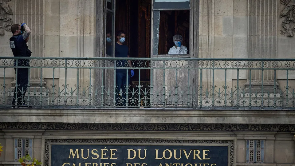 Roubo do Louvre não foi evitado 'por 30 segundos', aponta inquérito - img