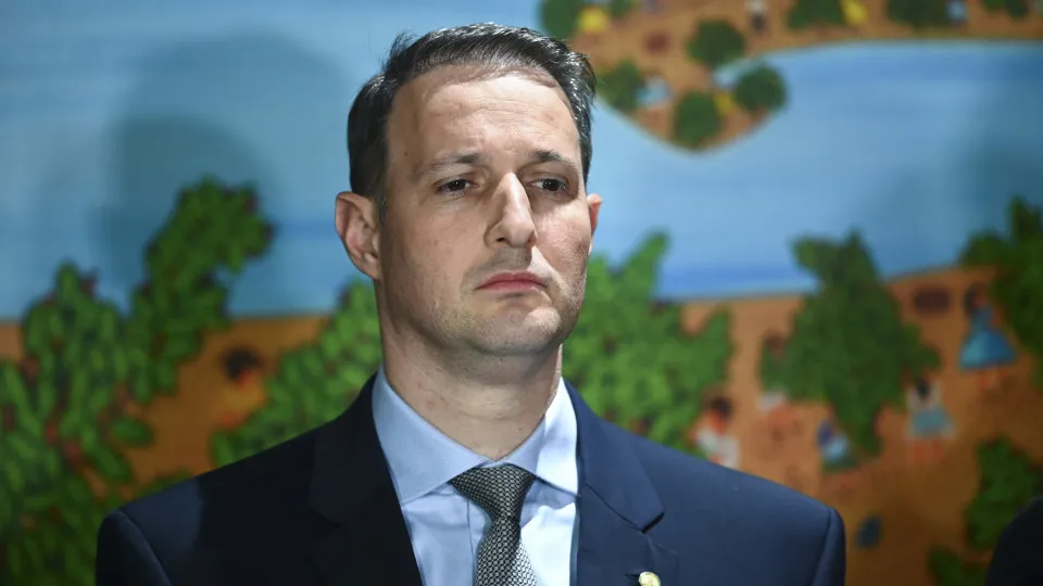 Derrite recua, desiste de mudar Lei Antiterrorismo e diz que competência da PF será preservada - img