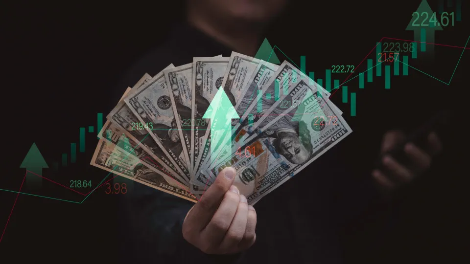 Dólar sobe com petróleo e guerra no radar em meio à espera de Fed e Copom - img