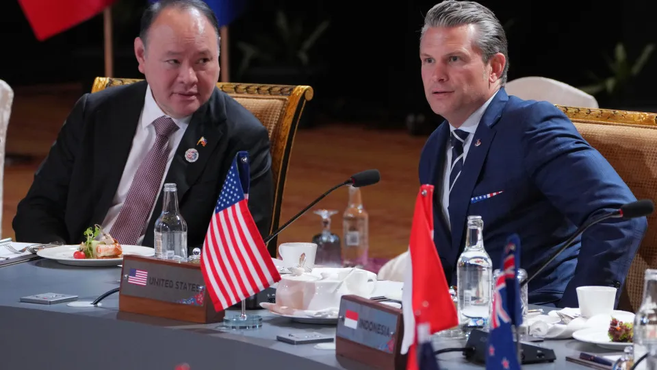 EUA e China estabelecem canais de comunicação entre forças armadas - img