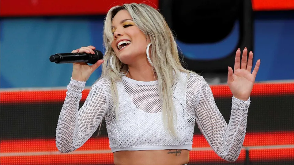 Halsey é assediada durante show nos EUA - img