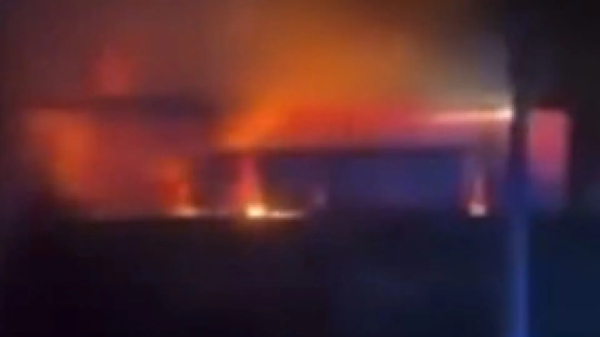 Incêndio consome parte de histórico estádio inglês durante a noite; veja - img