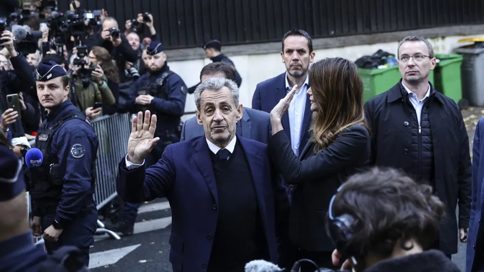 Justiça francesa autoriza libertação de Sarkozy após 20 dias preso - img