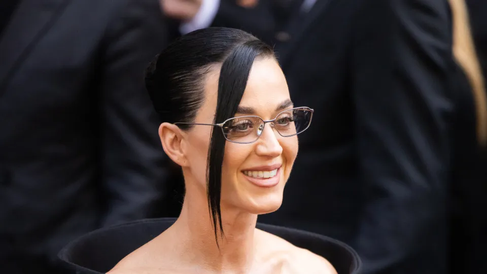 Katy Perry mostra nova foto da filha nos bastidores da nova turnê - img