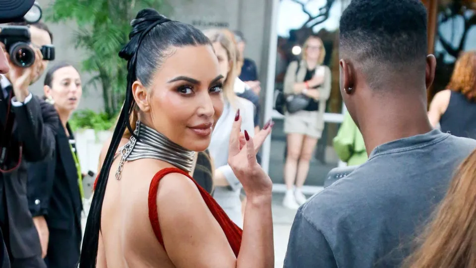 Kim Kardashian e Lewis Hamilton estão namorando, diz jornal - img