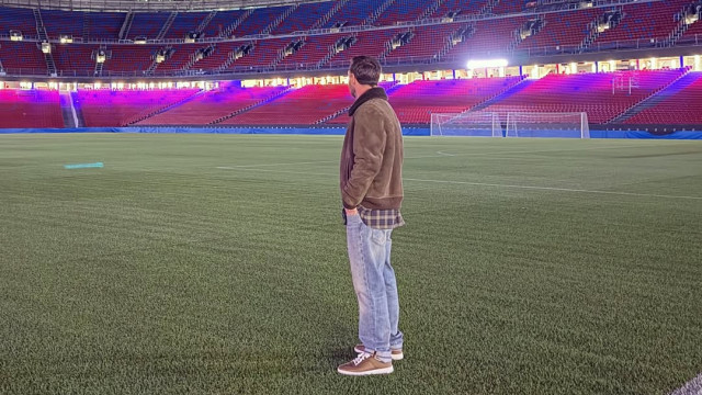 Messi aparece por acaso em vídeo romântico de casal em Barcelona; veja - img