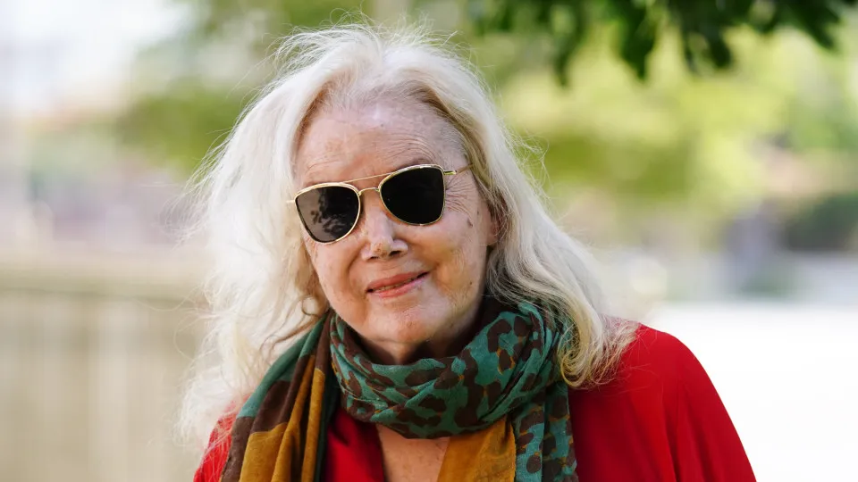 Morre Sally Kirkland, atriz vencedora do Globo de Ouro, aos 84 anos - img
