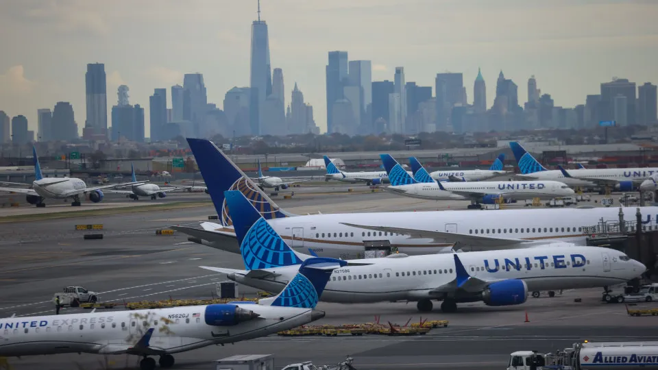 Shutdown: cancelamento de voos pode causar caos nos EUA nesta sexta - img