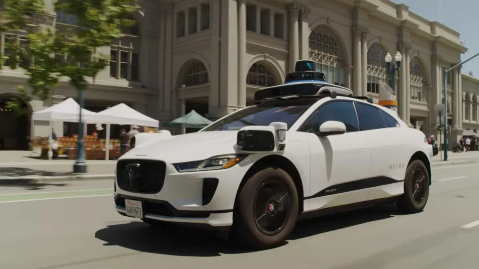 'Apagão' faz carros autônomos do Google travarem ruas e causarem trânsito nos EUA - img