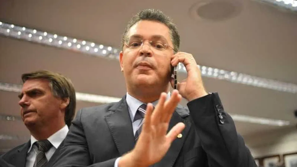 Alvo da PF, Sóstenes critica Coaf e diz que dinheiro vivo é de venda de imóvel - img