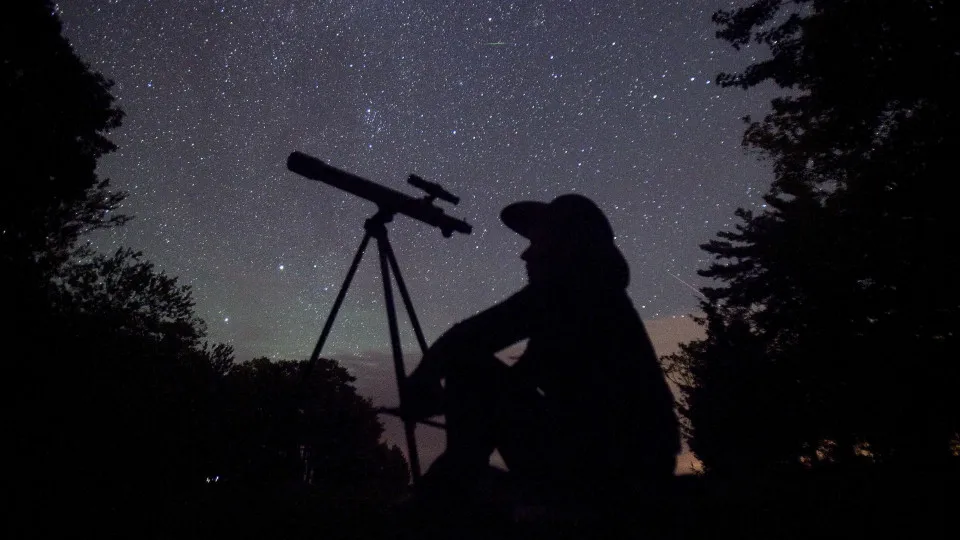 Chuva de meteoros mais intensa do ano ocorre neste sábado; como observar - img