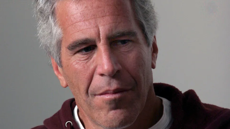 E-mails revelam Epstein orientando bilionário acusado de abuso sexual - img