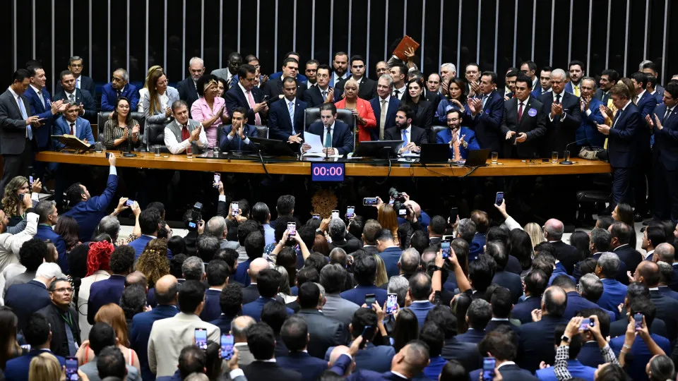 Entidades criticam retirada da imprensa na Câmara - img