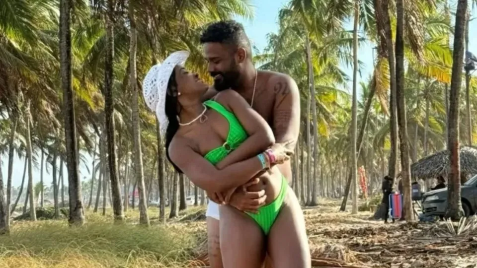 Erika Januza e Arlindinho oficializam namoro e trocam declarações - img