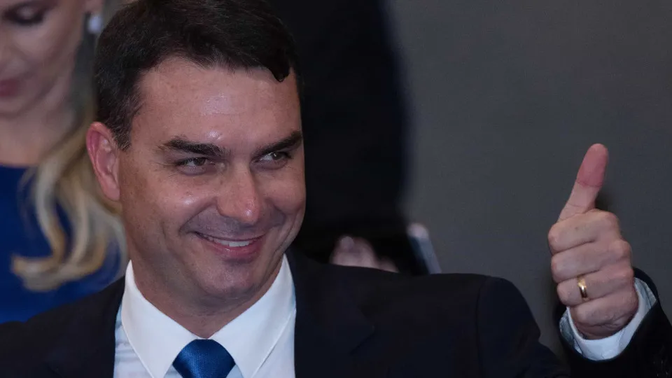 Flávio explica por que foi o escolhido de Bolsonaro no lugar de Michelle - img