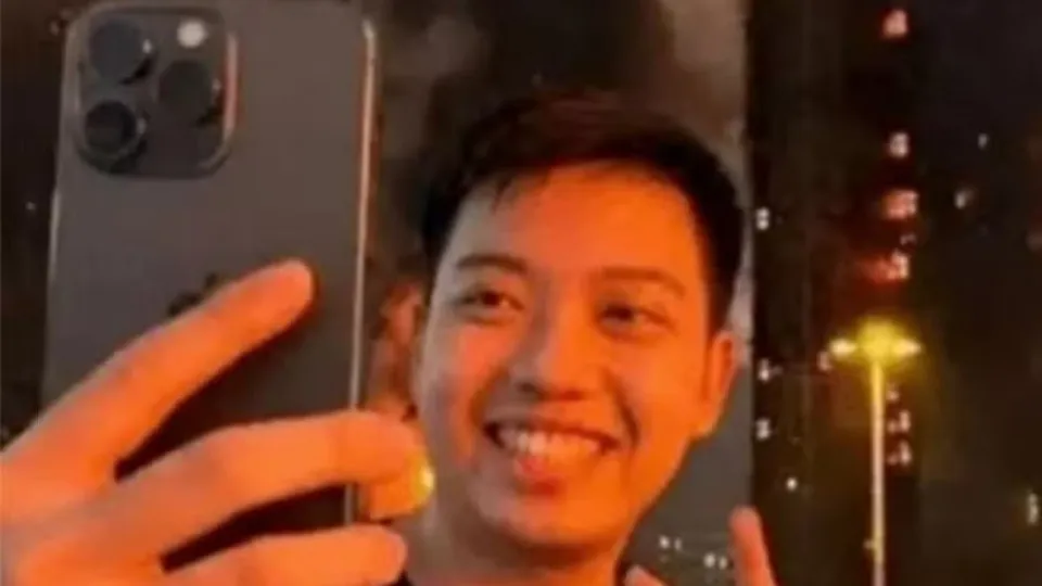 Influencer é preso após postar selfie em frente a incêndio com 159 mortos - img