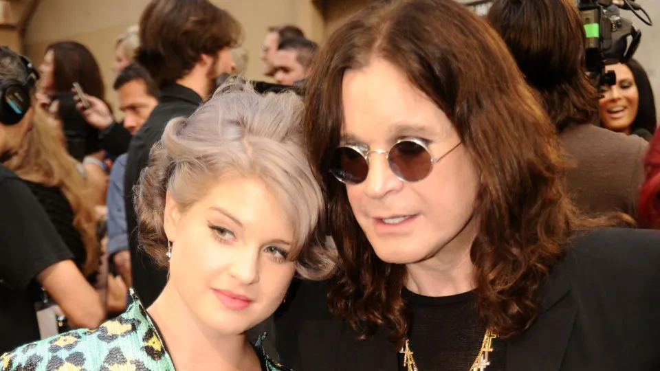 Kelly Osbourne enfrenta a dor do primeiro Natal sem o pai, Ozzy - img