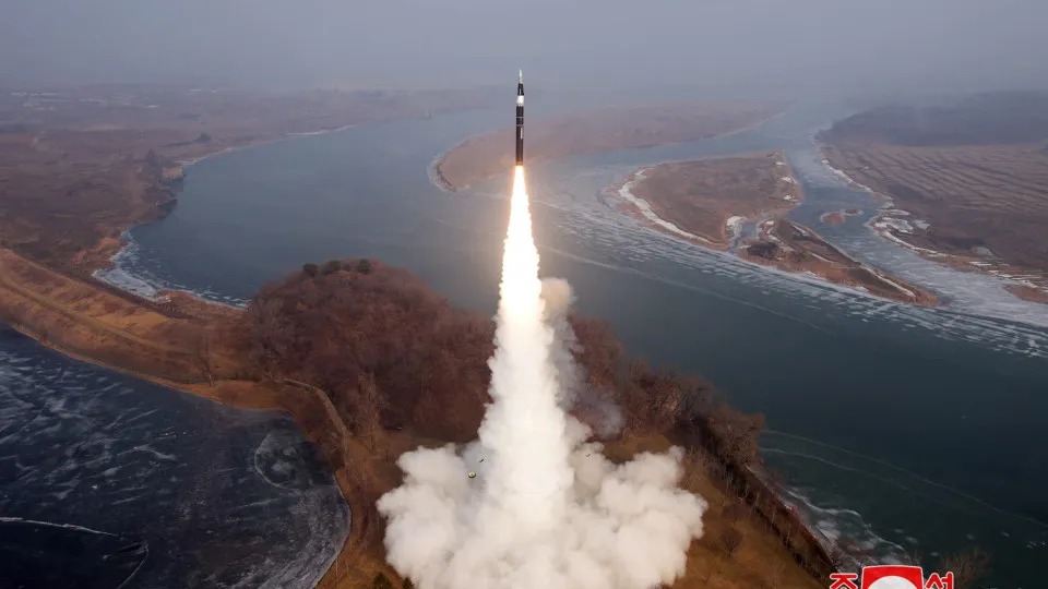 Kim Jong Un quer aumentar produção de mísseis em 2026 - img