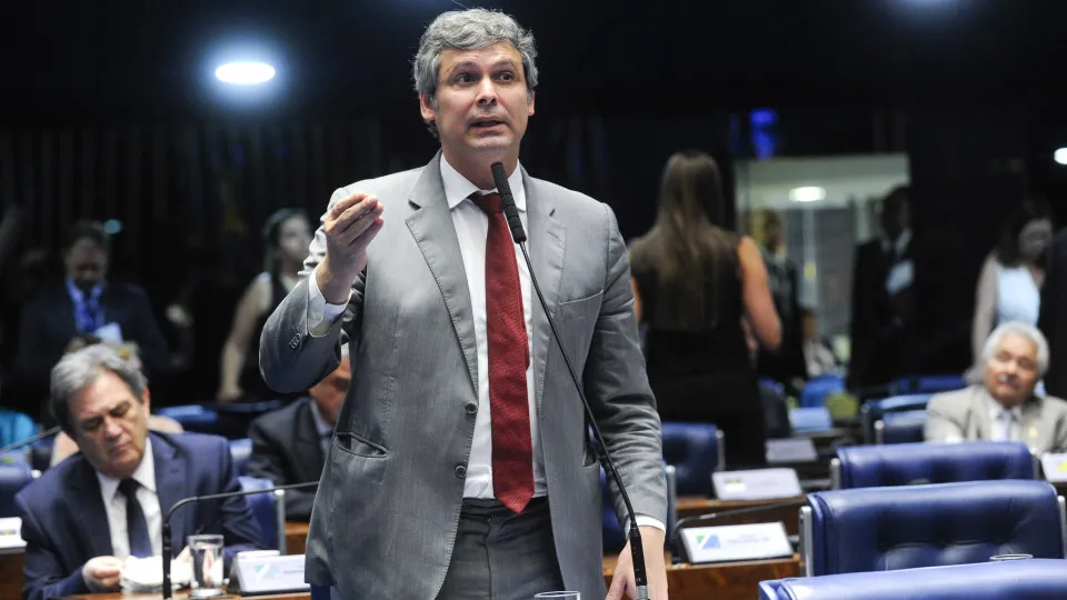Líder do PT diz que Motta 'está perdendo as condições' de presidir a Câmara - img