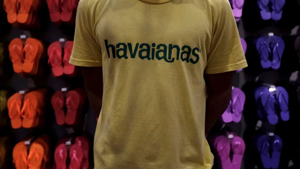 Lojas da Havaianas ficam cheias apesar de boicote, e até 'bolsonarista' faz compra - img