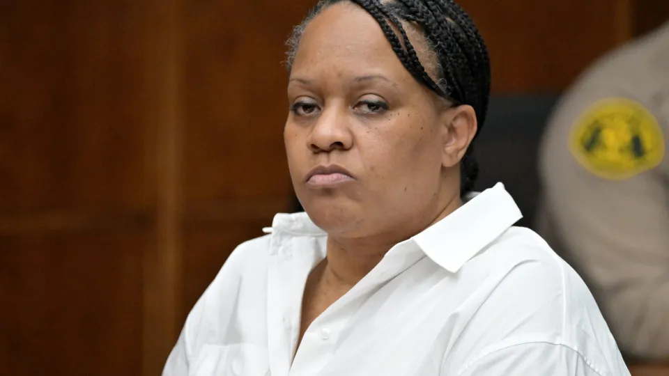 Mulher mata enfermeira para roubar dinheiro para pagar viagem da filha - img