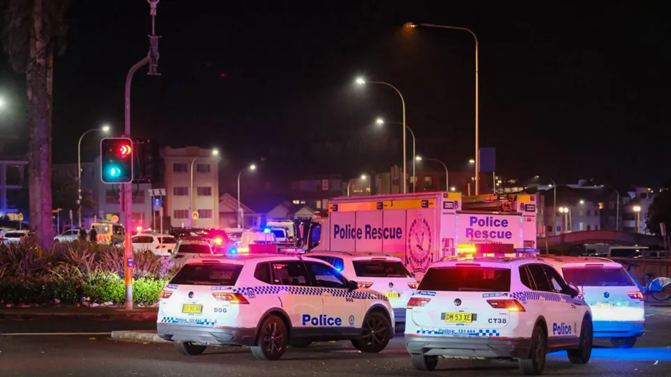 Polícia diz que atiradores da praia de Bondi na Austrália agiram sozinhos - img