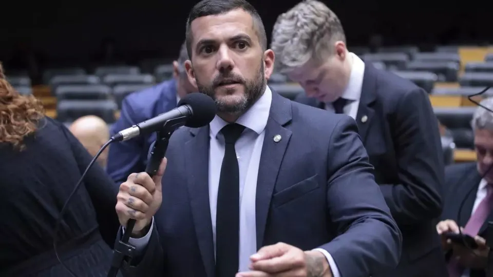 Quem é Carlos Jordy, alvo de operação da PF por suspeita de desvios na cota parlamentar - img