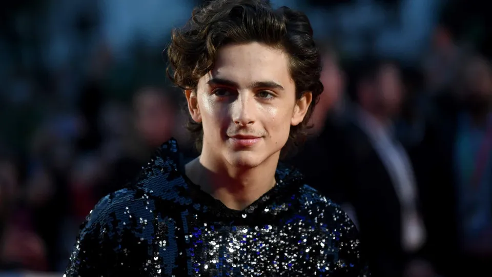 Timothée Chalamet faz de 'Marty Supreme' um case para sua grande ambição 1 Timothée Chalamet faz de 'Marty Supreme' um case para sua grande ambição - img