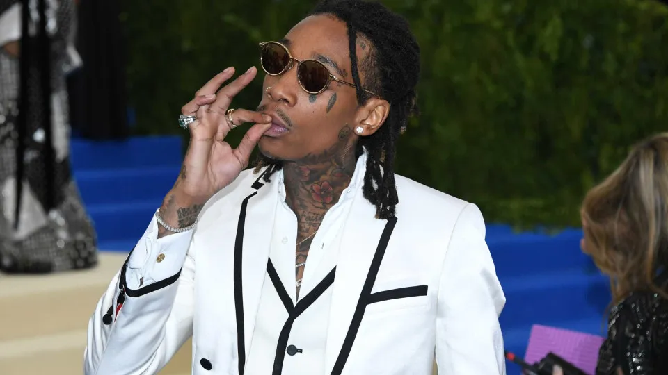 Wiz Khalifa é condenado à prisão na Romênia por fumar maconha no palco - img