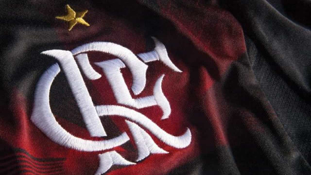 Vitão já assinou com o Flamengo e será apresentado após chegada de diretor