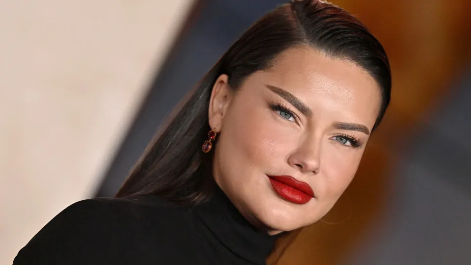 Adriana Lima vende casarão em Los Angeles por R$ 68,9 milhões - img