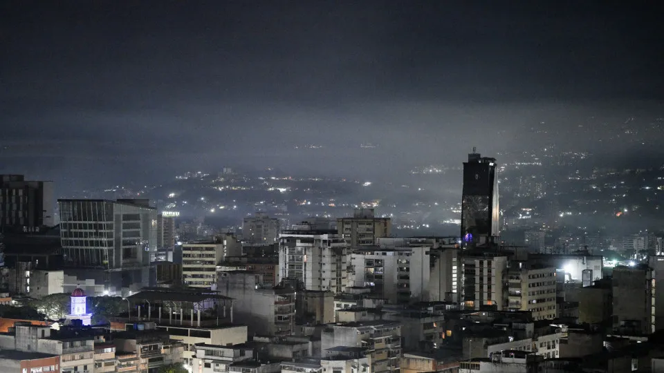 Ataque na Venezuela foi ordenado por Donald Trump, diz TV americana - img
