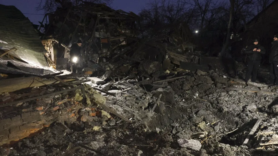 Bombardeios russos sobre Kiev e Carcóvia fazem um morto e 15 feridos - img