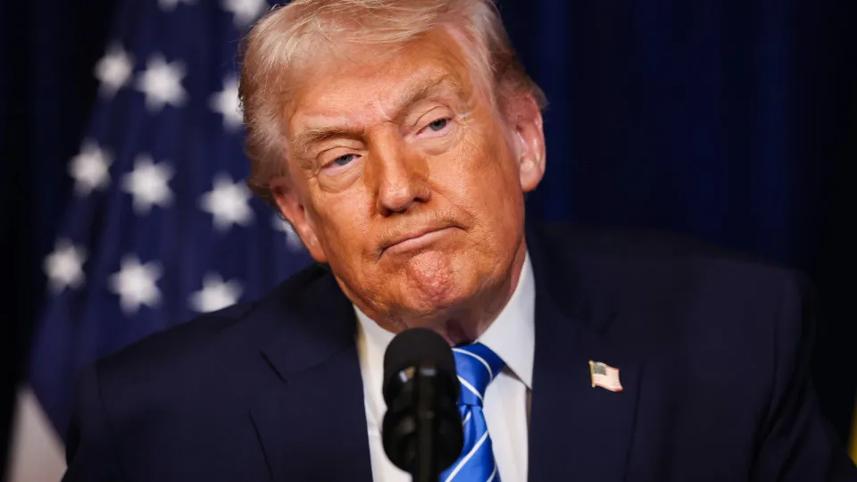Trump diz que suspendeu novos ataques contra a Venezuela após regime libertar presos políticos - img