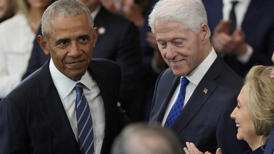 Clinton e Obama pedem que americanos se manifestem contra mortes pelo ICE - img
