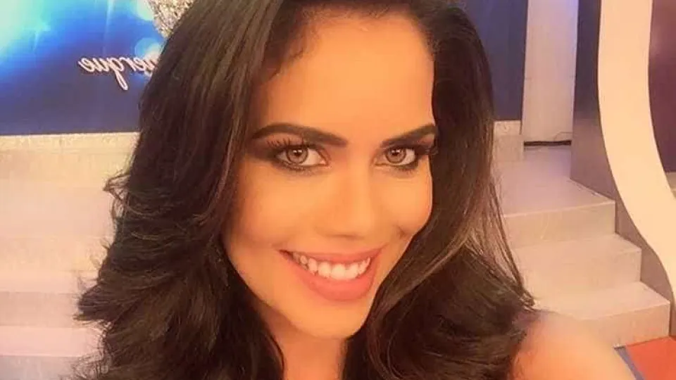 Daniela Albuquerque nega ligação com demissão de Luciana Gimenez e chora - img
