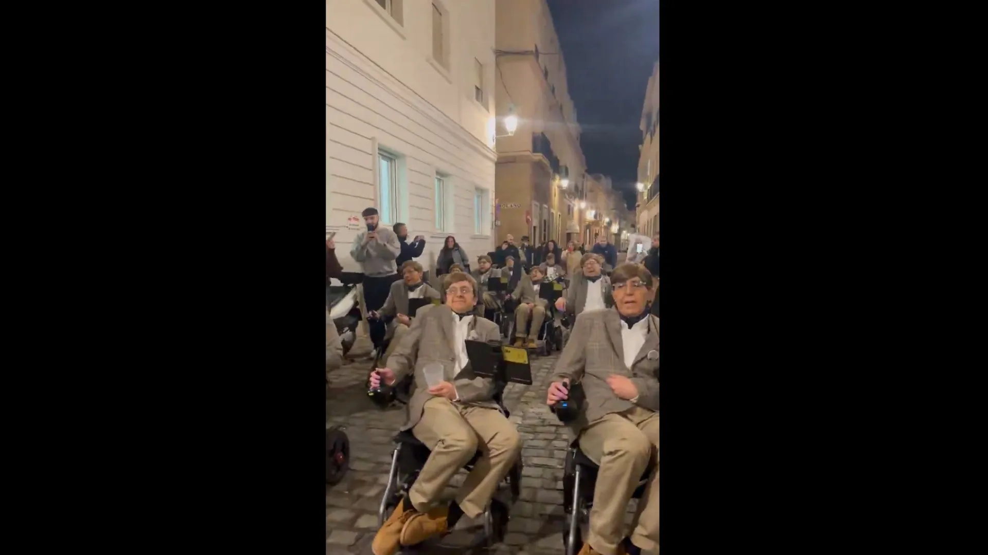 Desfile de carnaval com "Stephens Hawkings" na Espanha viraliza; vídeo - img