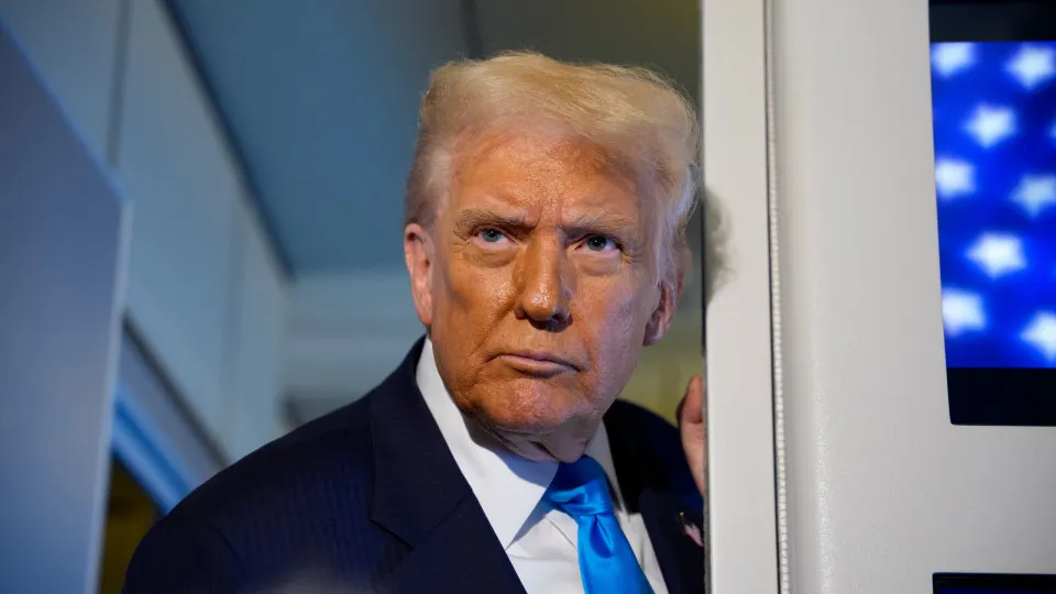 Pesquisa aponta que 58% dos americanos consideram um fracasso 1º ano da 2º gestão de Trump - img